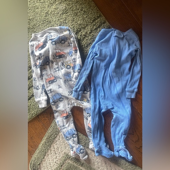 12M bundle of 2 long sleeve onesies - Picture 1 of 4